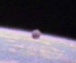 Foto Ufo sulla Luna